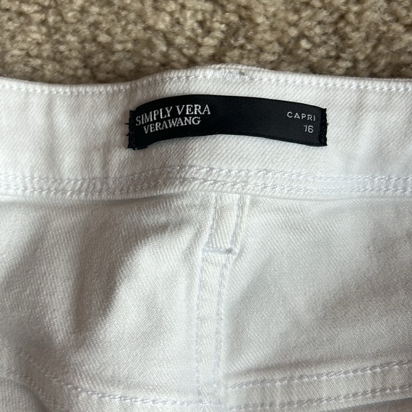 Simply Vera Vera wang lace hem mid rise denim white capris  zip up size 16 - Picture 4 of 7